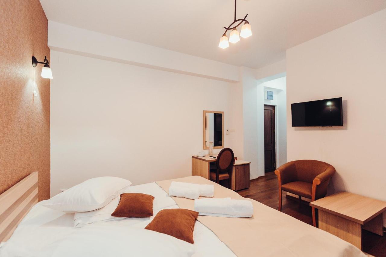 Pensiunea Casa Hortopan Тыргу-Жиу Экстерьер фото